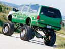Ford_Excursion_lifted_132628.jpg